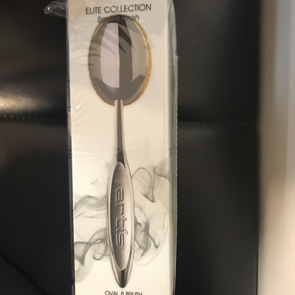 Artis Brush Oval 8 smoke finish makeup brush